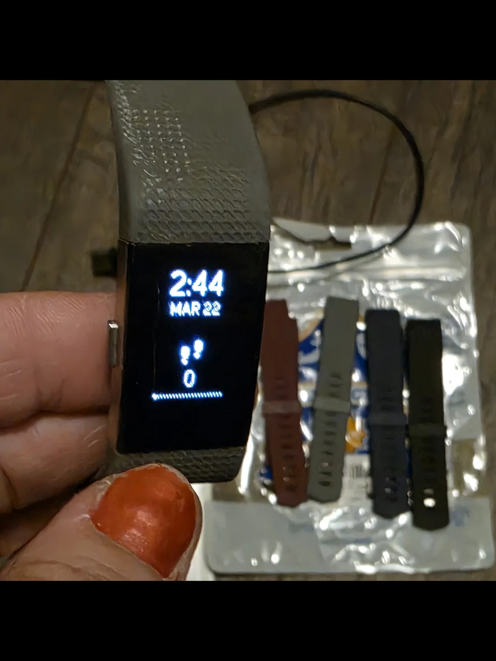 FITBIT Charge 2 with 5 NEW Replacement Bands